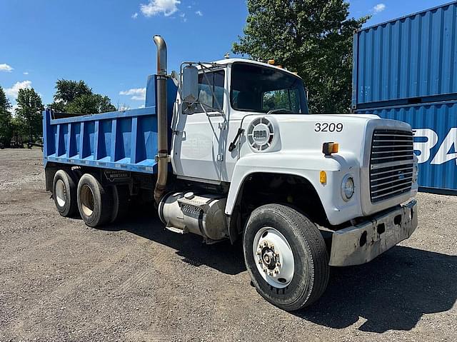 Image of Ford LT9000 equipment image 2