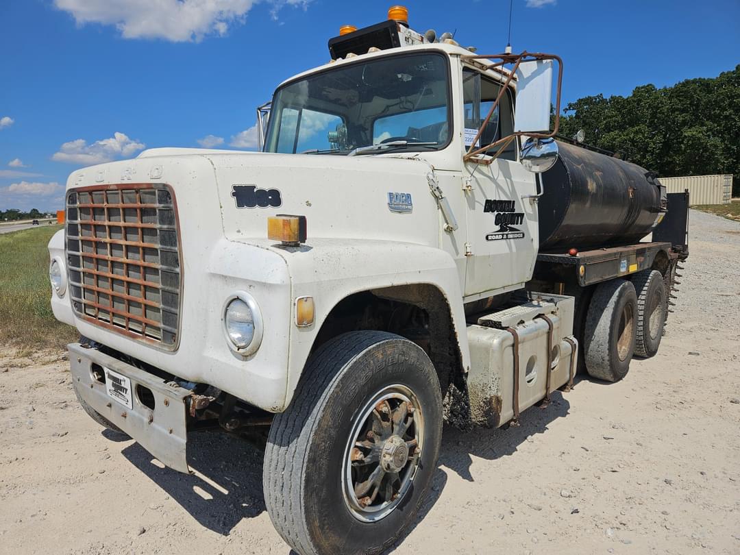 Image of Ford LT9000 Primary image