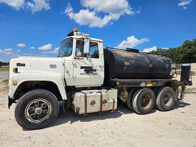 Image of Ford LT9000 equipment image 3