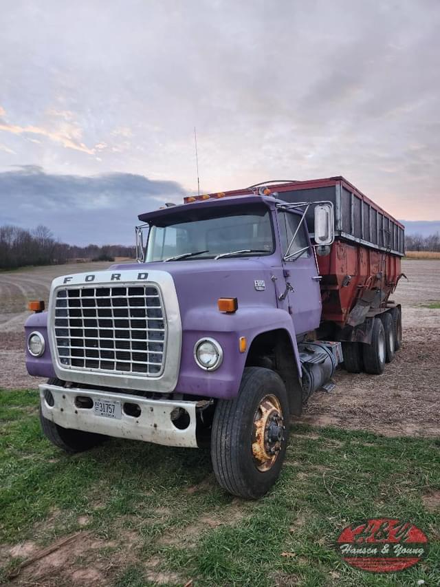Image of Ford LT9000 equipment image 3