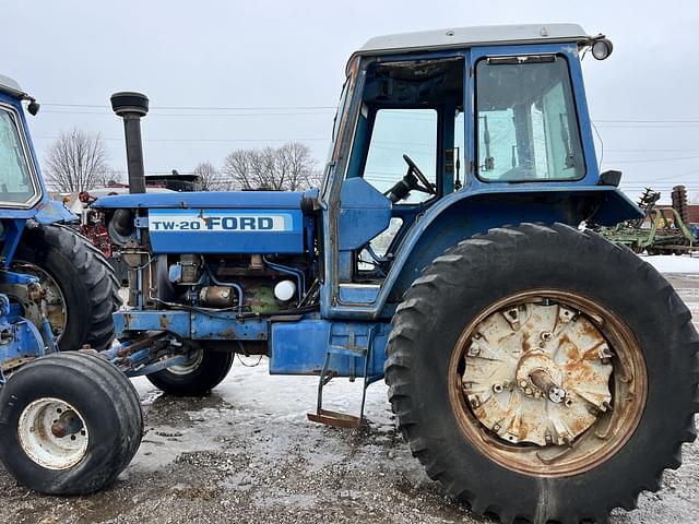 Image of Ford TW-20 equipment image 1