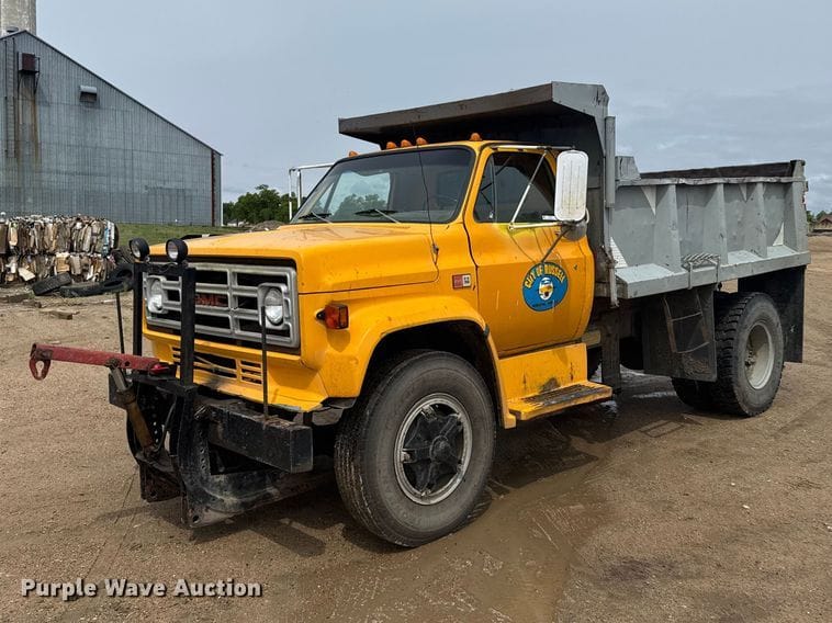 1982 GMC 7000 Equipment Image0