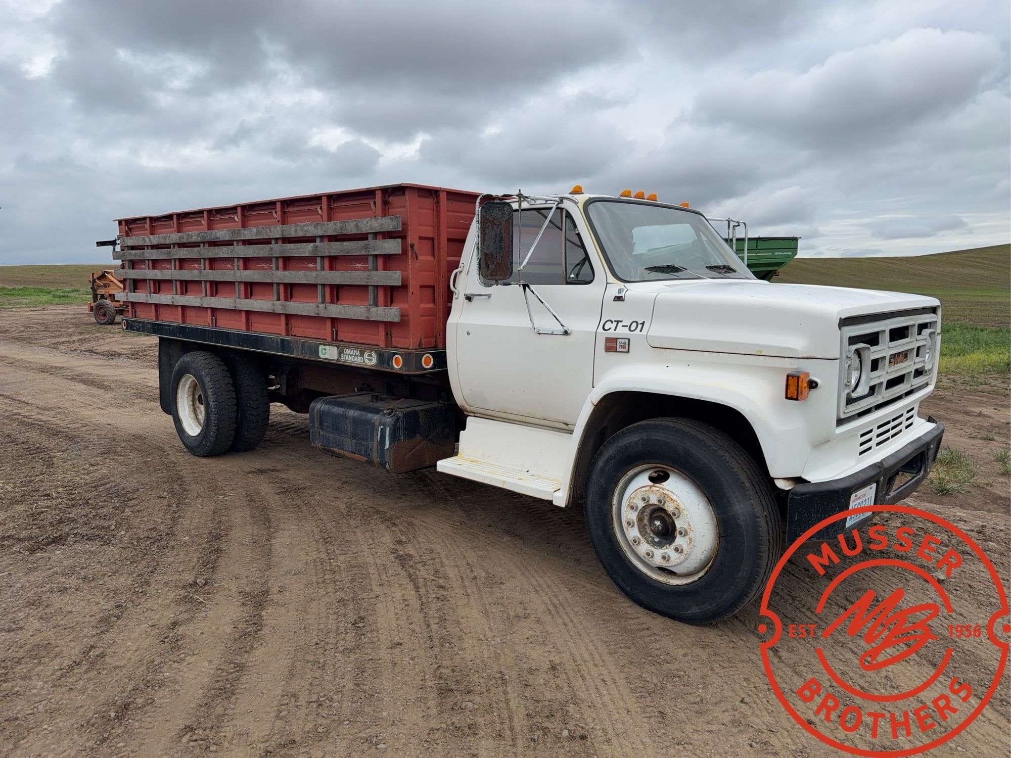 1982 GMC 7000 Equipment Image0