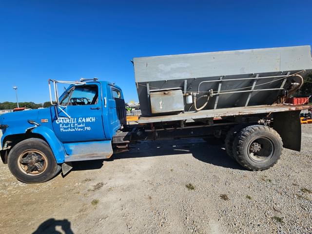 Image of GMC C7000 equipment image 3