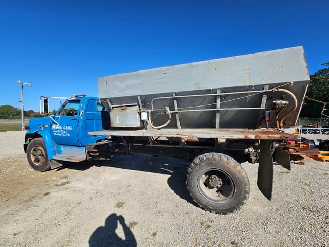 Image of GMC C7000 equipment image 4