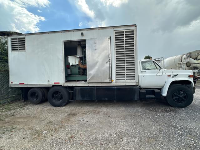 Image of GMC C7000 equipment image 3