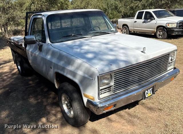 Image of GMC K3500 equipment image 2