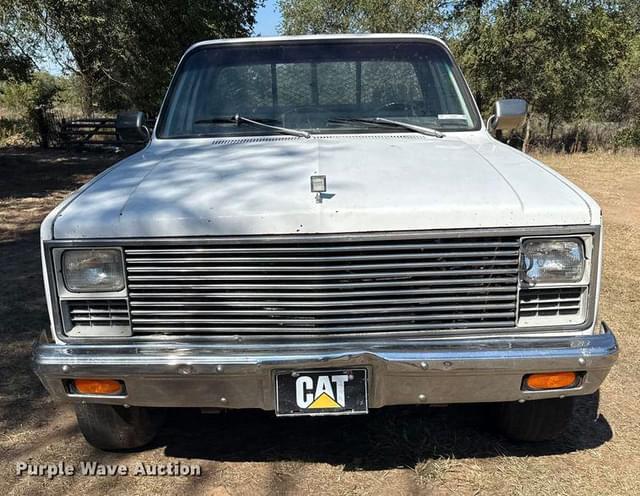 Image of GMC K3500 equipment image 1