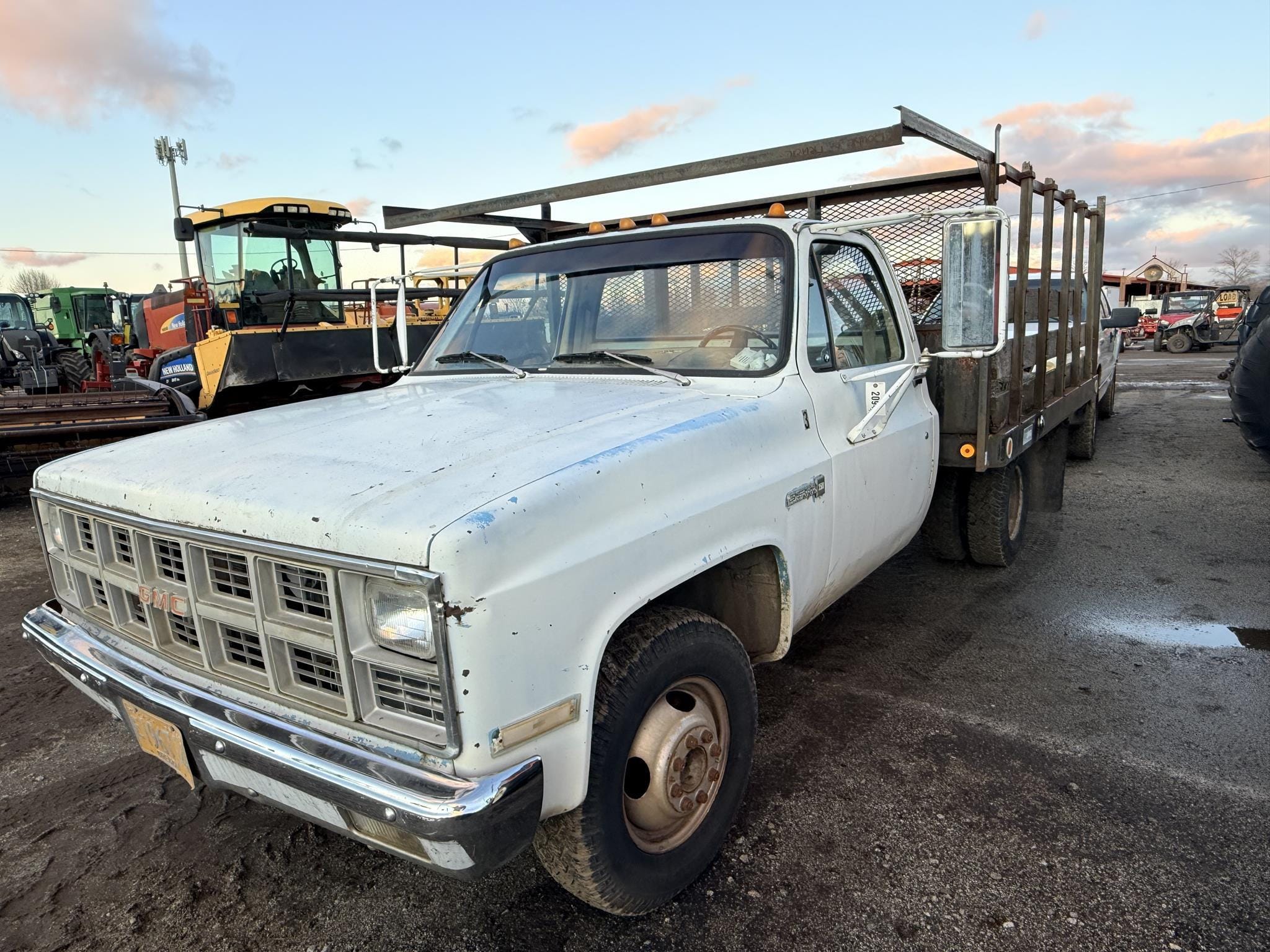 1982 GMC 3500 Equipment Image0