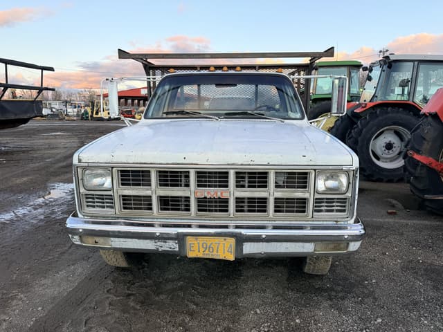 Image of GMC 3500 equipment image 1