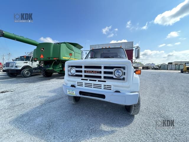 Image of GMC TopKick C6500 equipment image 3