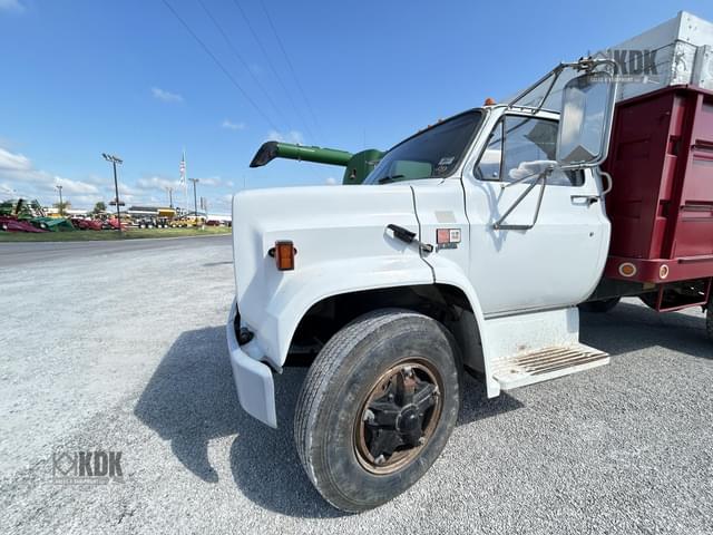 Image of GMC TopKick C6500 equipment image 2