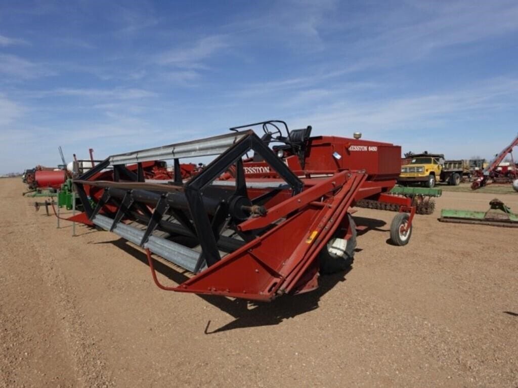 1982 Hesston 6450 Equipment Image0