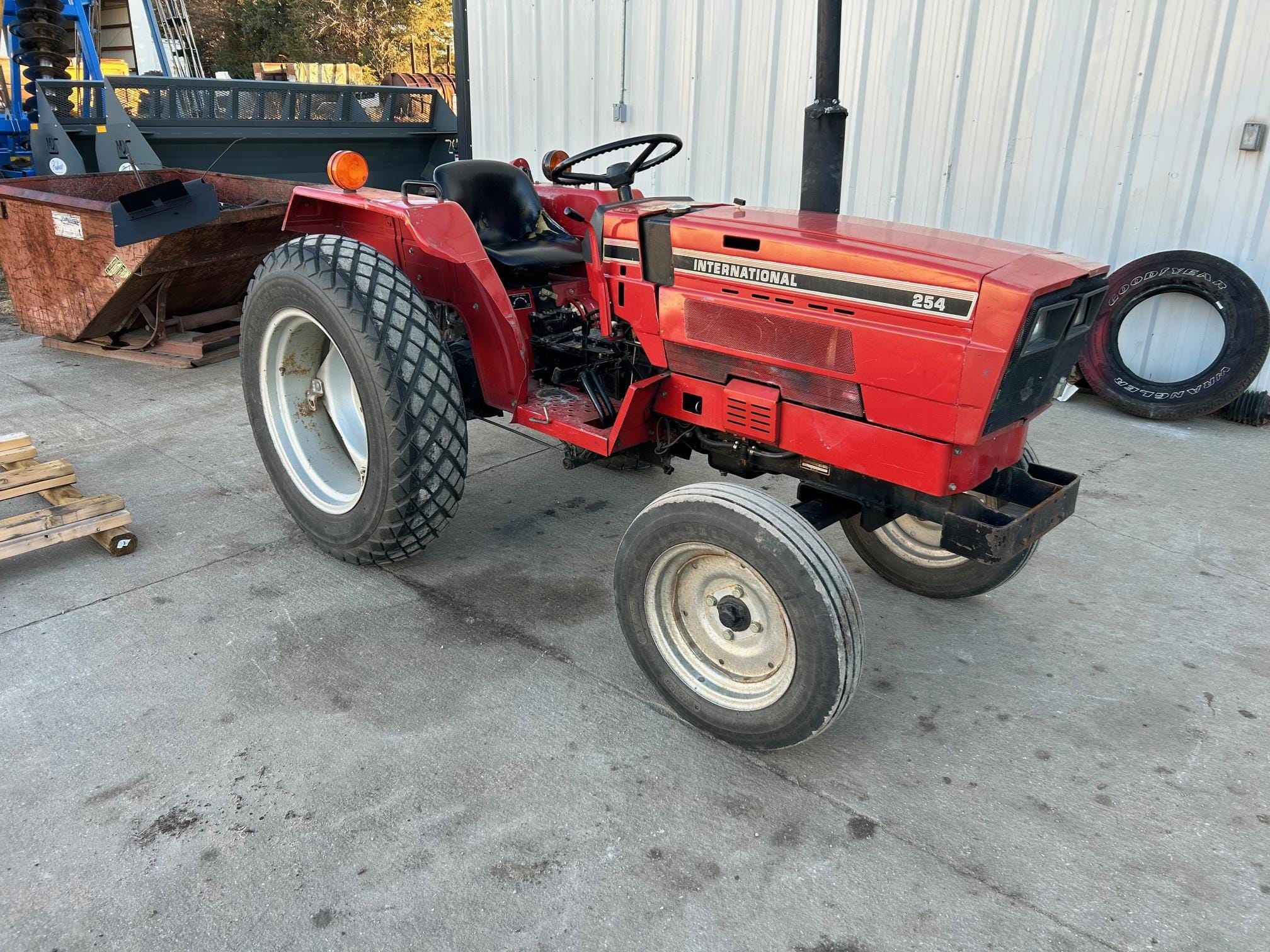 1982 International Harvester 254 Equipment Image0