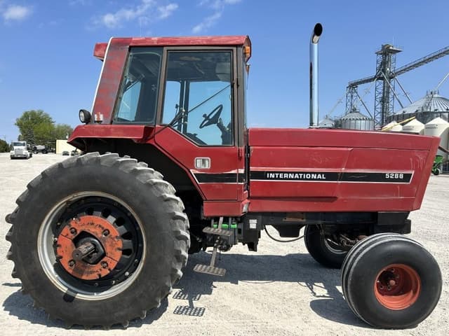 Image of International Harvester 5288 equipment image 3