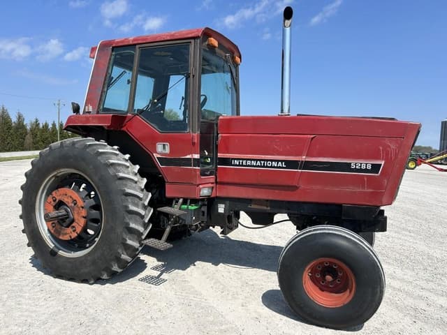 Image of International Harvester 5288 equipment image 1