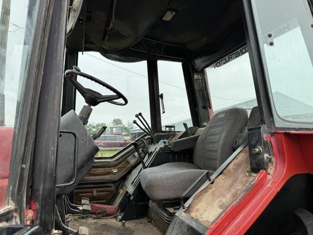 Image of International Harvester 5488 equipment image 4