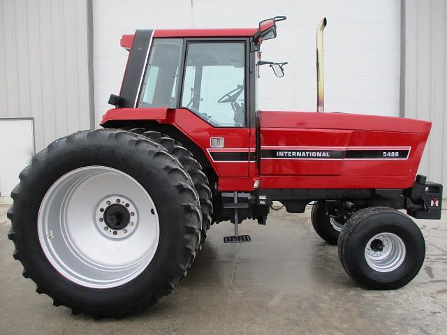 Image of International Harvester 5488 equipment image 3