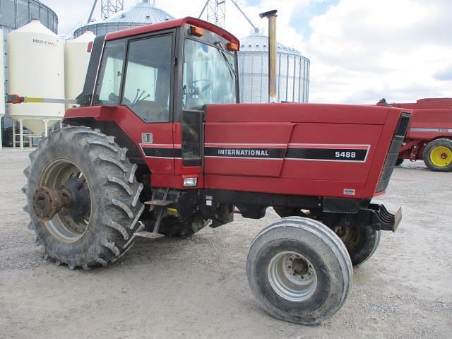 Image of International Harvester 5488 equipment image 1