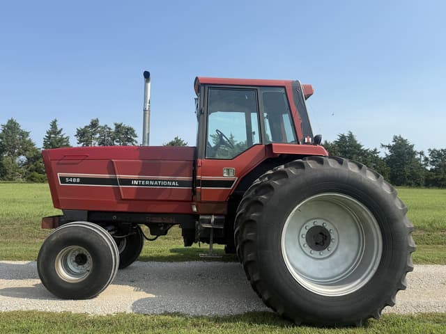Image of International Harvester 5488 equipment image 1