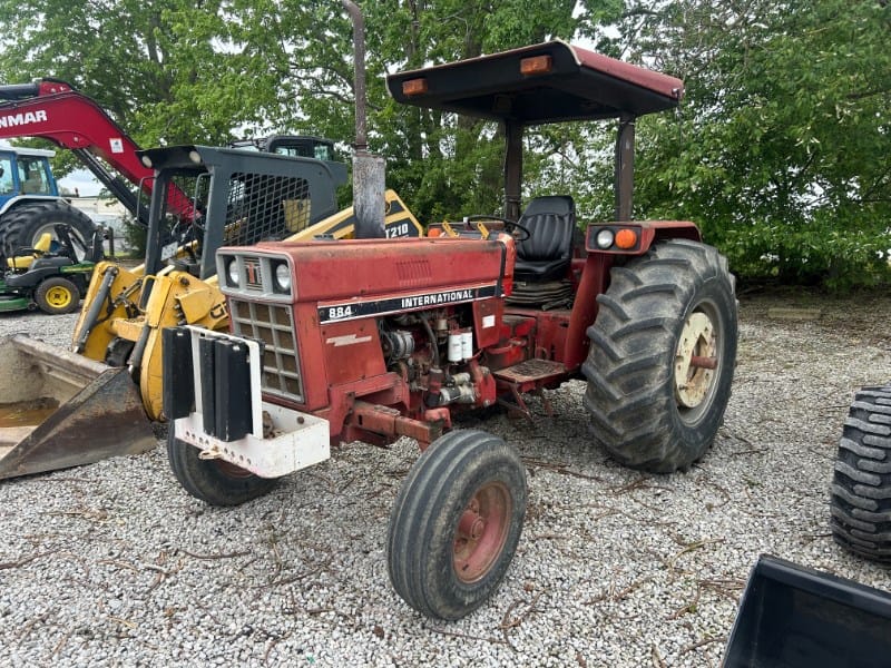 1982 International Harvester 884 Equipment Image0