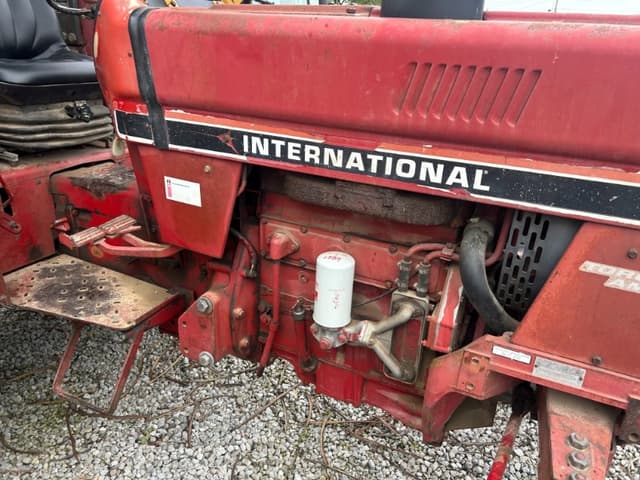 Image of International Harvester 884 equipment image 3