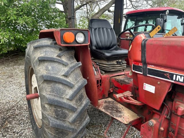 Image of International Harvester 884 equipment image 4