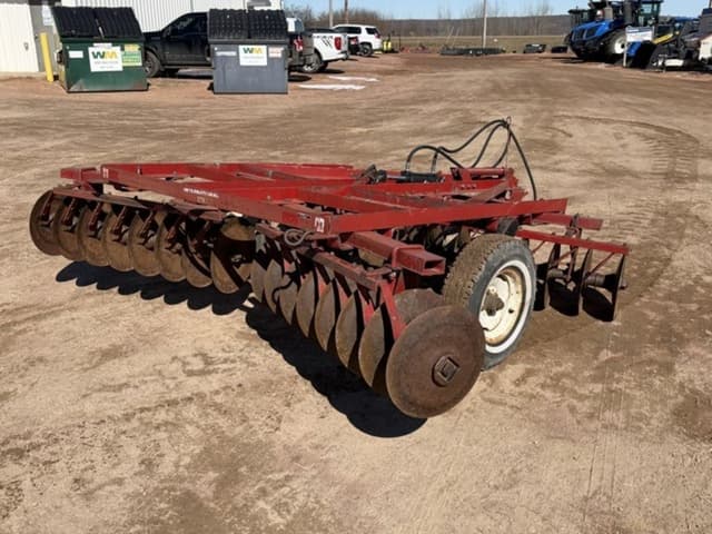 Image of International Harvester 370 equipment image 4