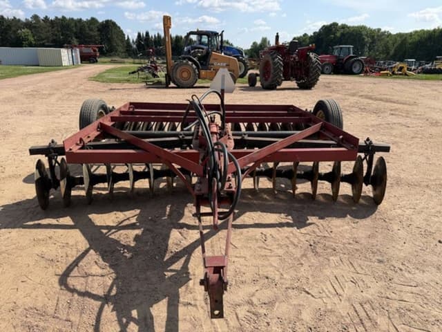 Image of International Harvester 370 equipment image 1