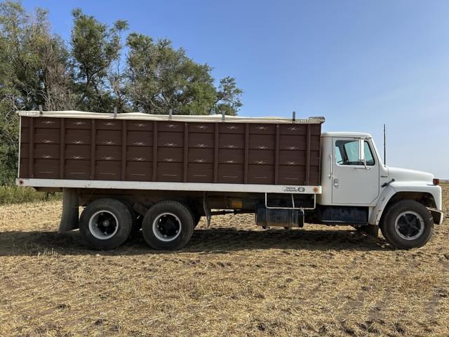 Image of International S1700 equipment image 3