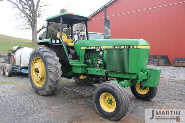 Image of John Deere 4240 equipment image 1