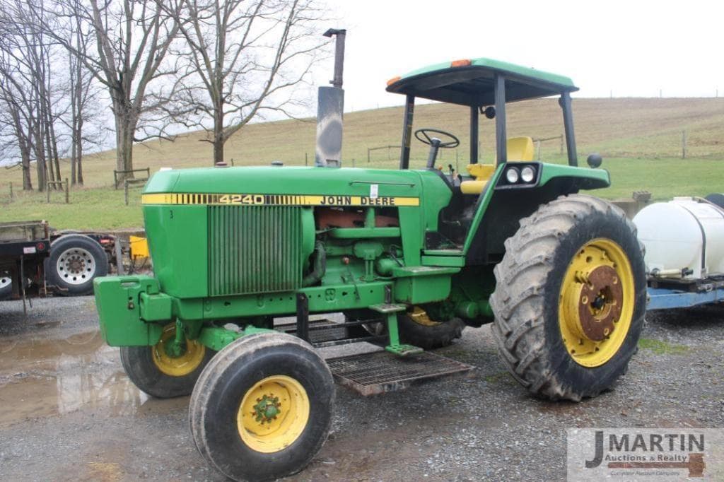 Image of John Deere 4240 Primary image