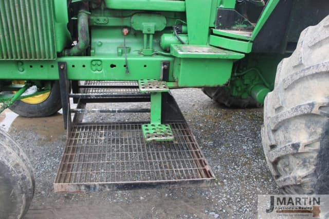 Image of John Deere 4240 equipment image 4