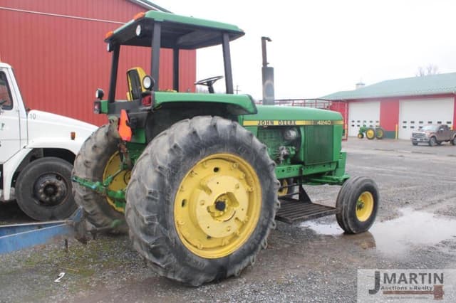 Image of John Deere 4240 equipment image 2