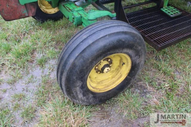 Image of John Deere 4240 equipment image 4