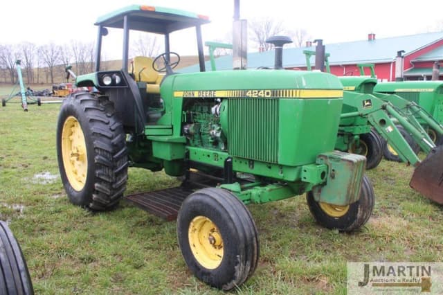 Image of John Deere 4240 equipment image 1