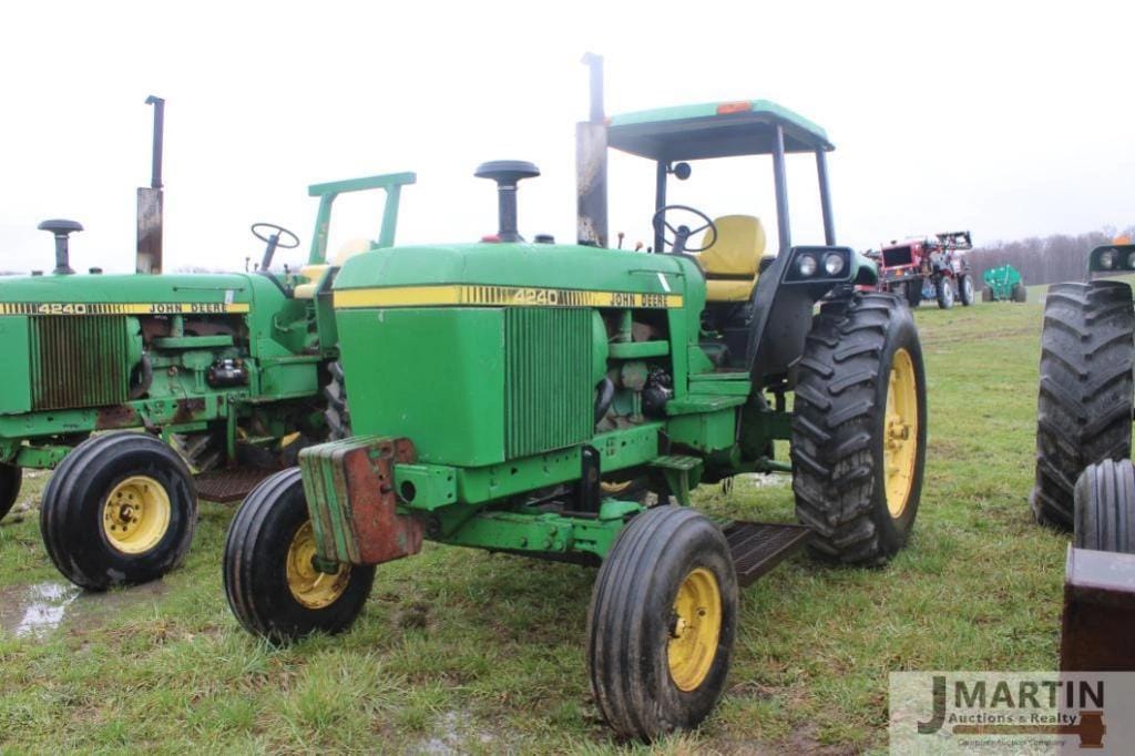 1982 John Deere 4240 Equipment Image0