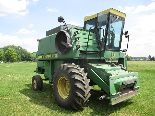Image of John Deere 4420 equipment image 2