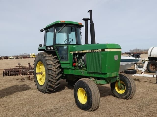Image of John Deere 4440 equipment image 1