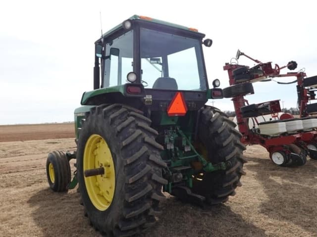 Image of John Deere 4440 equipment image 3