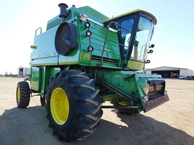 Image of John Deere 7720 equipment image 2