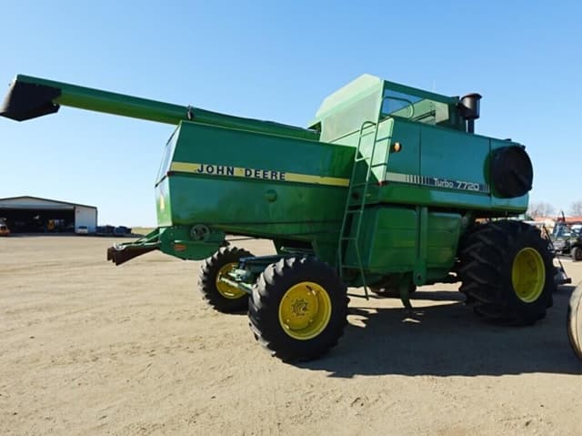 Image of John Deere 7720 equipment image 3