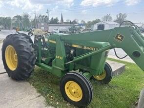 1982 John Deere 2440 Equipment Image0