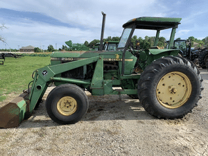 1982 John Deere 2940 Image