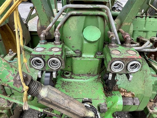 Image of John Deere 2940 equipment image 4