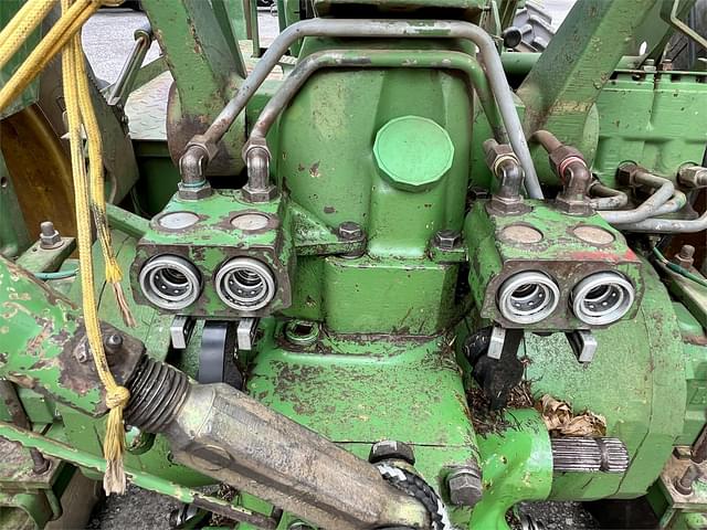 Image of John Deere 2940 equipment image 4