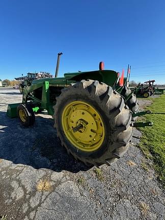 Image of John Deere 2940 equipment image 1