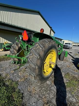 Image of John Deere 2940 equipment image 3