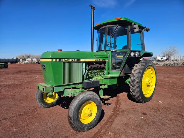 Image of John Deere 2940 equipment image 1