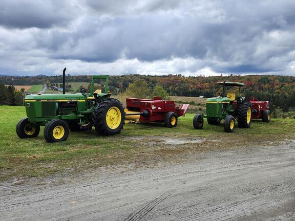 Image of John Deere 2940 equipment image 1